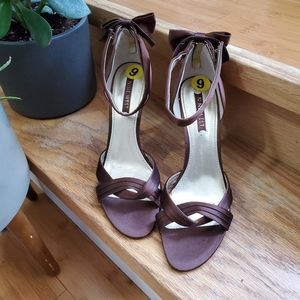 Nine West stiletto heel w/ bow